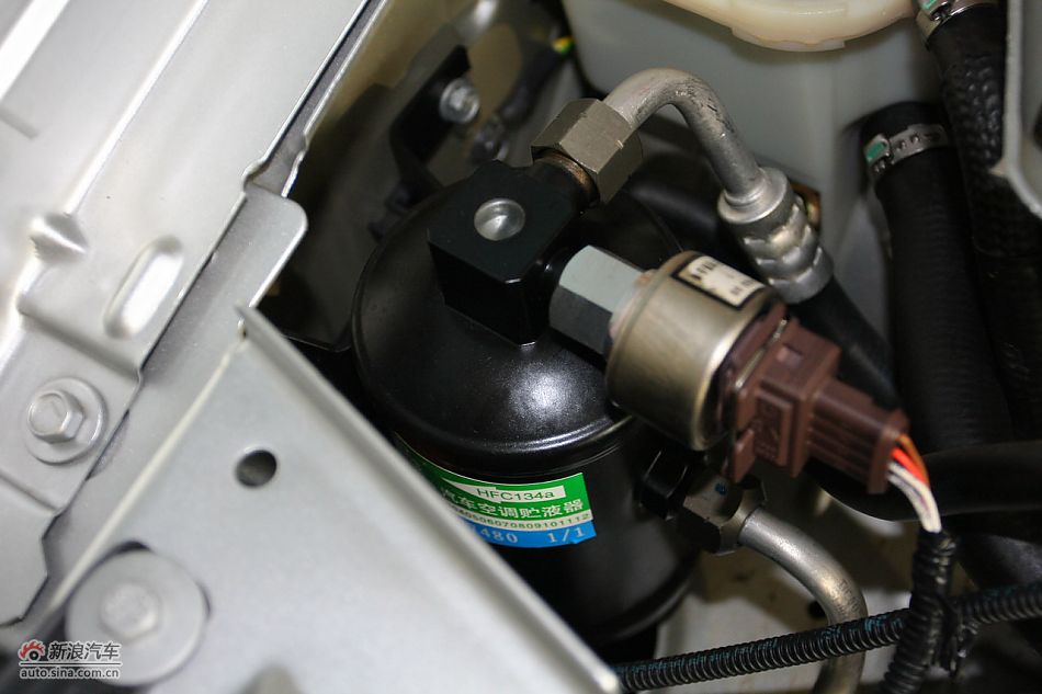 发动机舱、底盘悬挂及后备箱