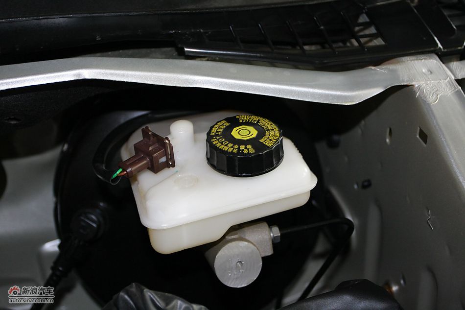 发动机舱、底盘悬挂及后备箱