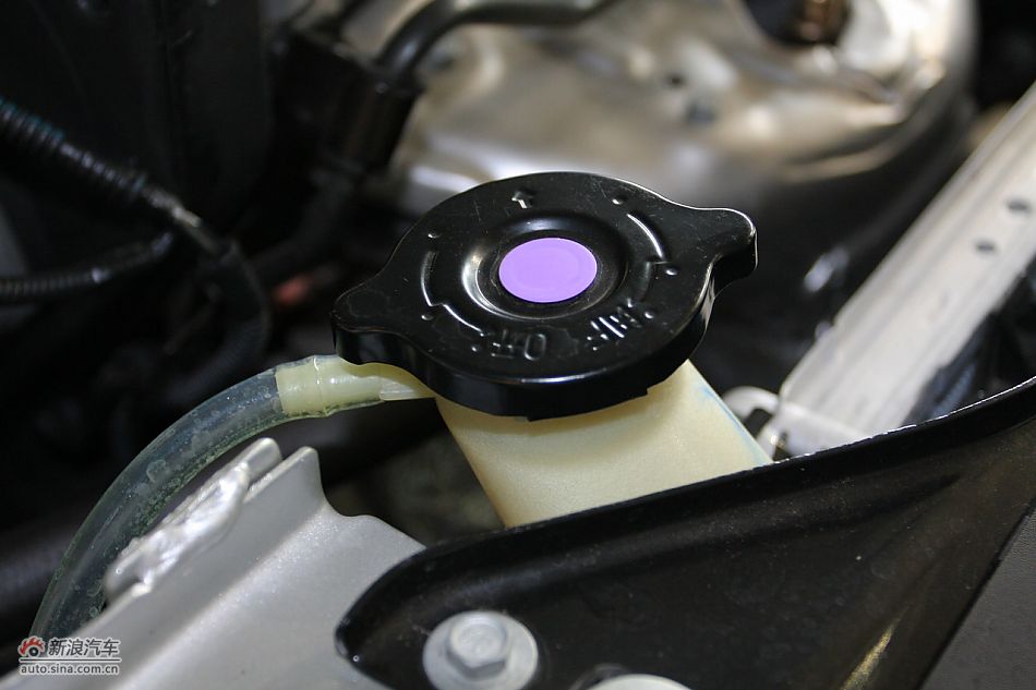 发动机舱、底盘悬挂及后备箱