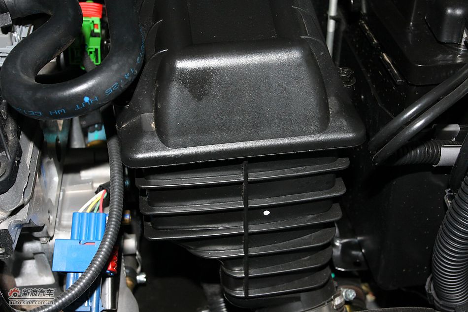 发动机舱、底盘悬挂及后备箱