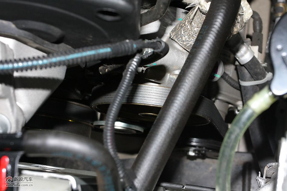 发动机舱、底盘悬挂及后备箱