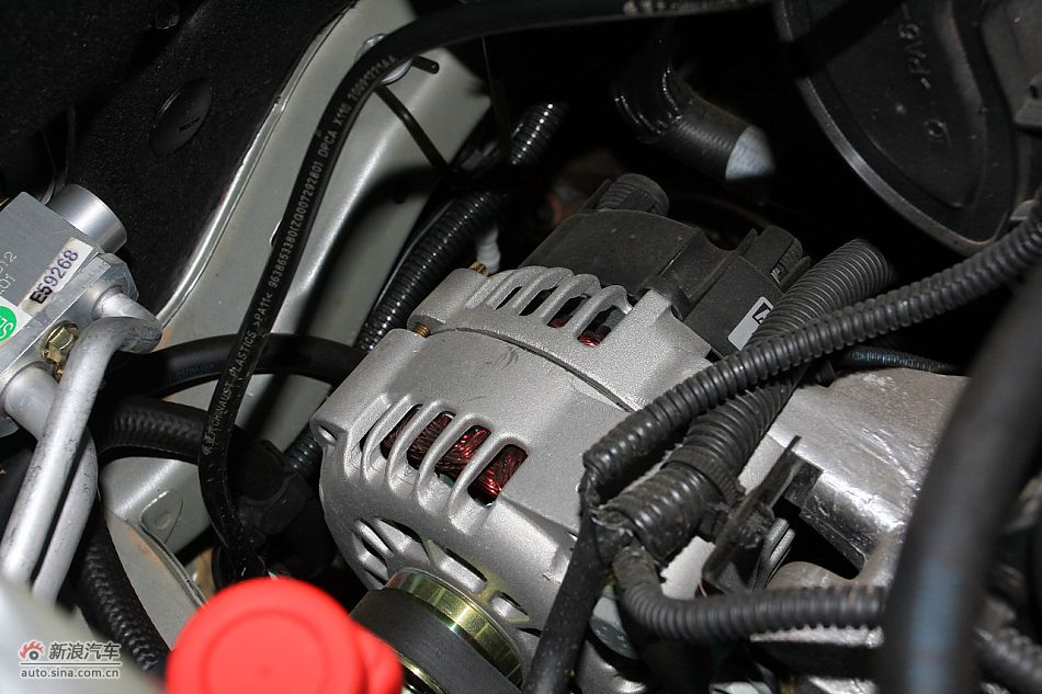 发动机舱、底盘悬挂及后备箱