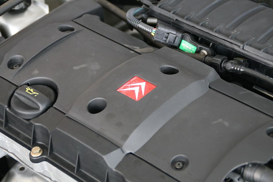 神龙汽车爱丽舍发动机