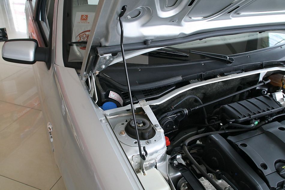 神龙汽车爱丽舍发动机仓支架