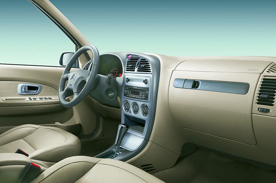 2010款爱丽舍内饰