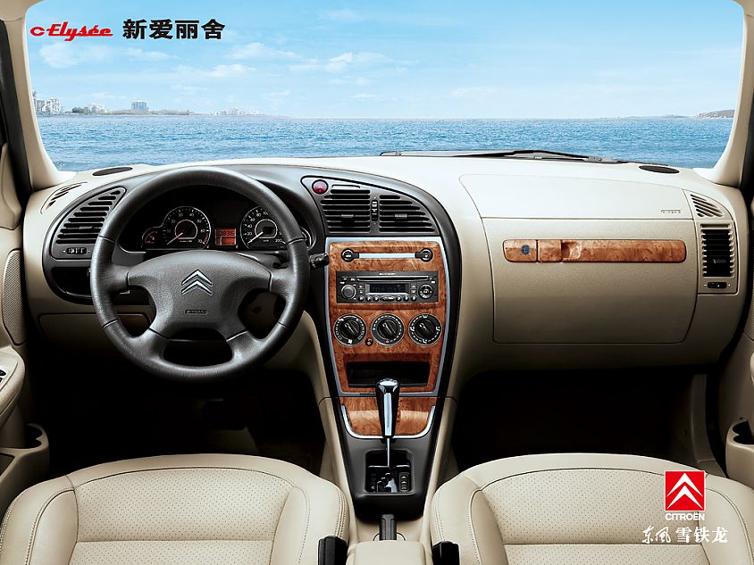 图为新爱丽舍内饰及细节