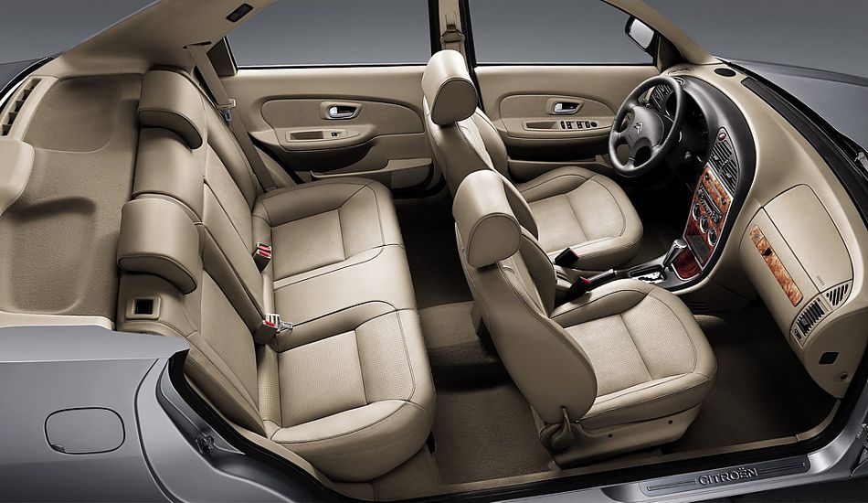 图为新爱丽舍内饰及细节