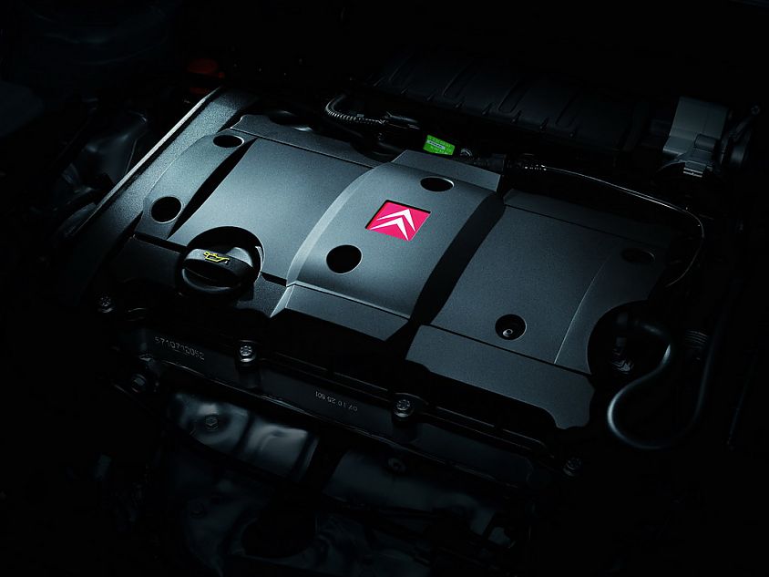 图为新爱丽舍内饰及细节