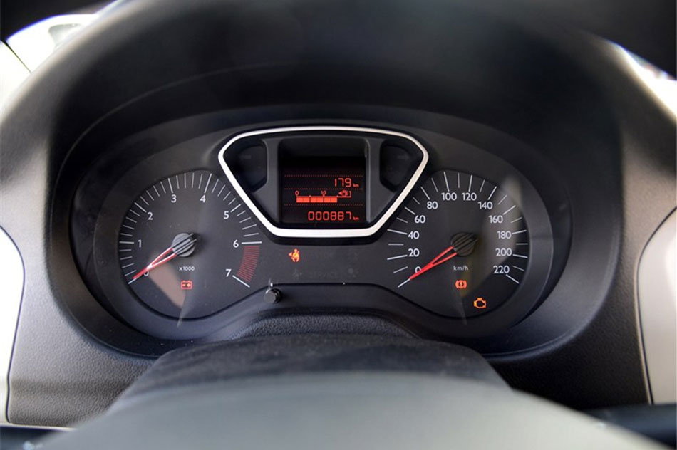 2014款爱丽舍 1.6L手动舒适型