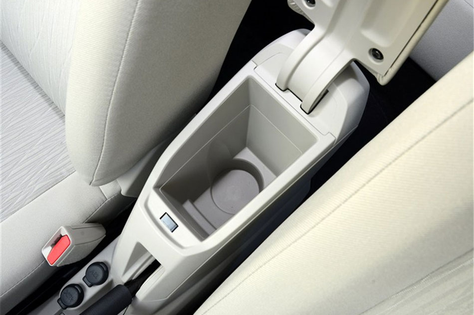 2014款爱丽舍 1.6L手动舒适型