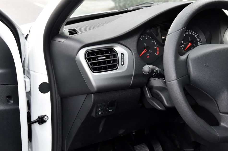 2017款 1.6L 手动时尚型 内饰