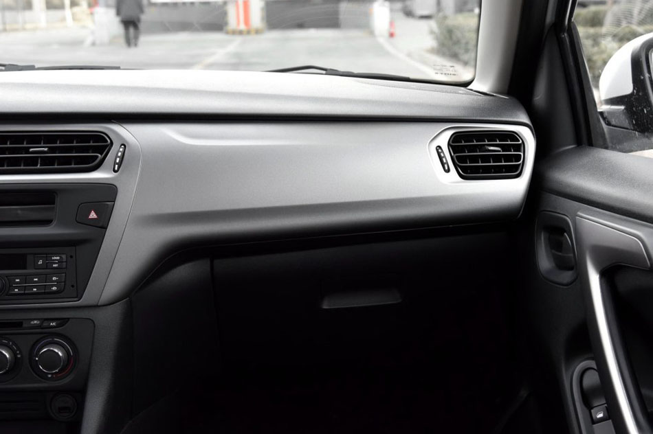 2017款 1.6L 手动时尚型 内饰