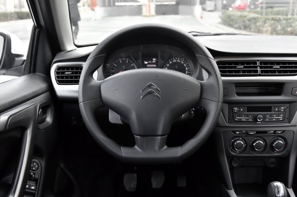 2017款 1.6L 手动时尚型 内饰