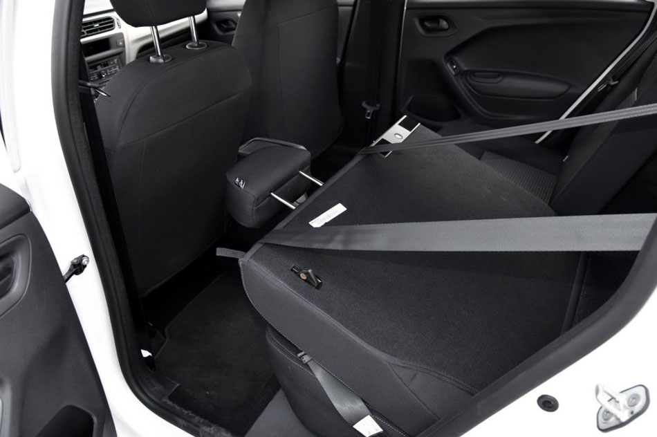 2017款 1.6L 手动时尚型 座椅空间
