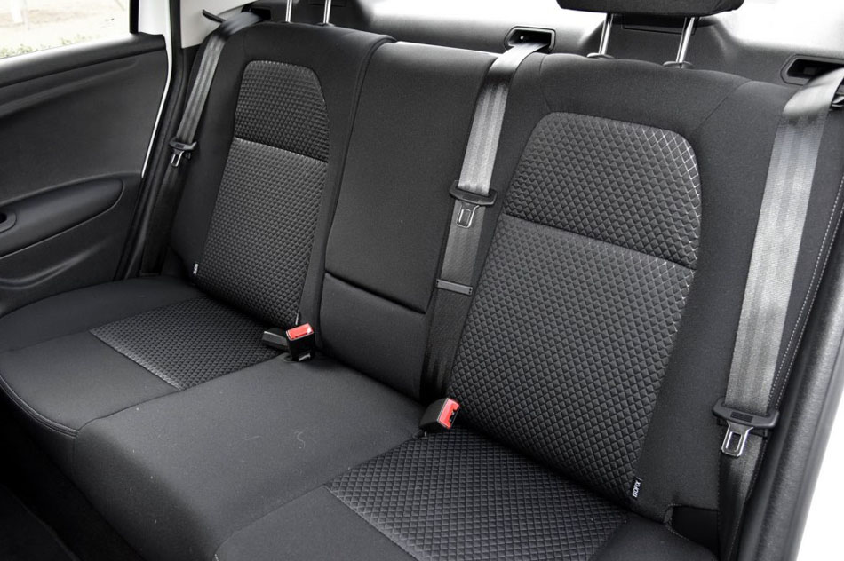 2017款 1.6L 手动时尚型 座椅空间