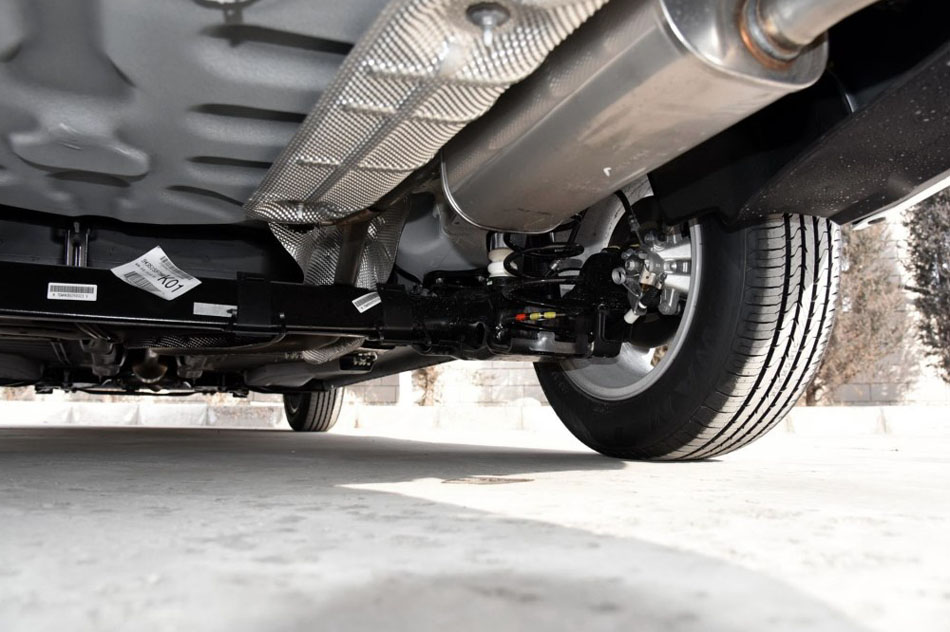 2017款 1.6L 手动时尚型 引擎底盘