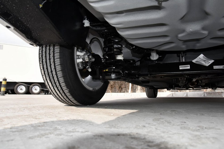 2017款 1.6L 手动时尚型 引擎底盘