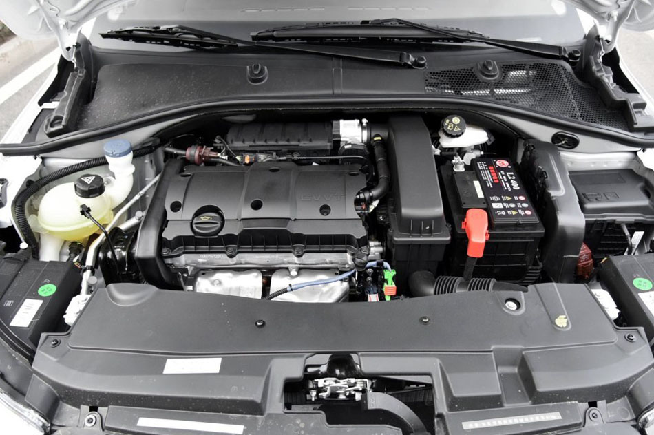 2017款 1.6L 手动时尚型 引擎底盘