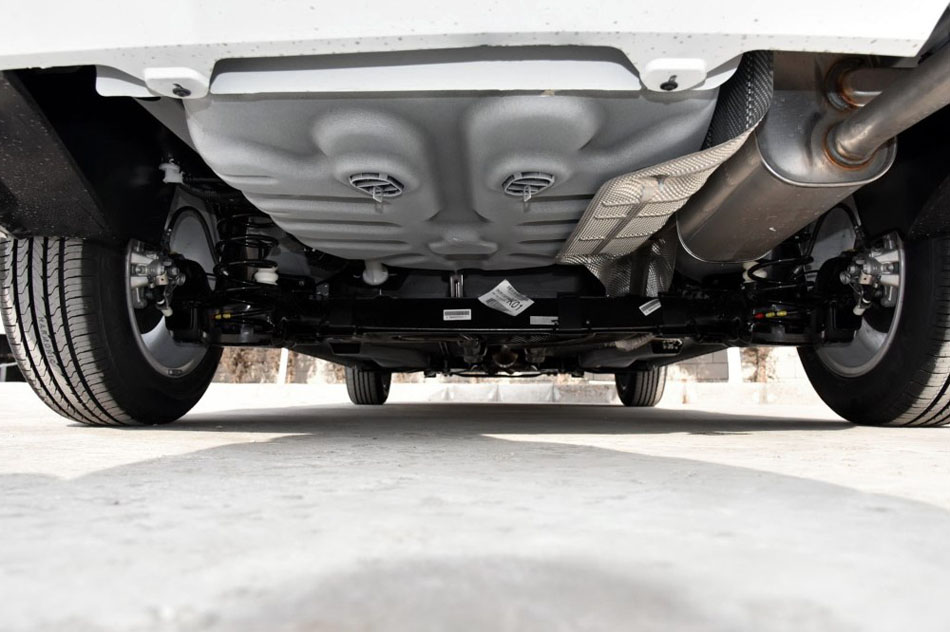 2017款 1.6L 手动时尚型 引擎底盘