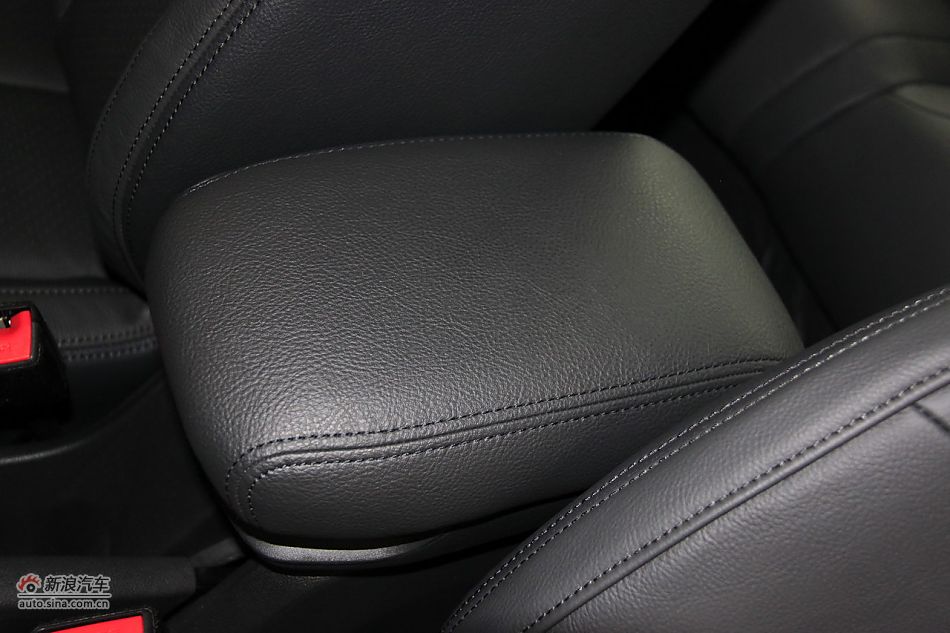 2012款东风标致308三厢2.0L手动风尚版