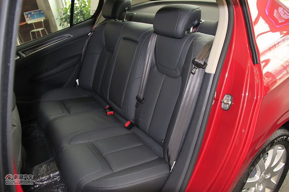 2012款东风标致308三厢2.0L手动风尚版