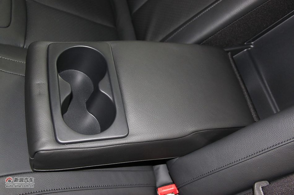 2012款东风标致308三厢2.0L手动风尚版