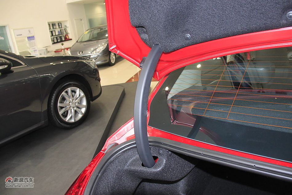 2012款东风标致308三厢2.0L手动风尚版