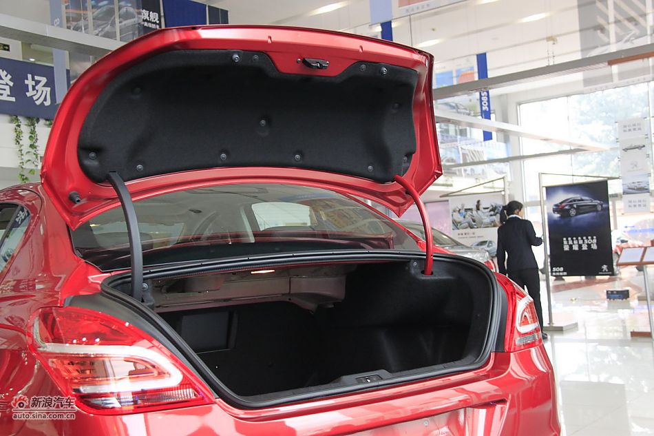 2012款东风标致308三厢2.0L手动风尚版