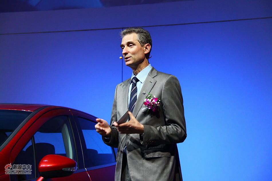 东风标致308上市现场图 图为PSA标致雪铁龙集团上海设计中心标致品牌设计总监Pierre CASTINEL