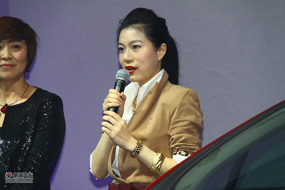 东风标致308上市现场图 图为高级定制品牌Judy Hua设计总监华娟