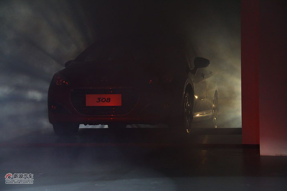 东风标致308上市现场图 图为东风标致308出场