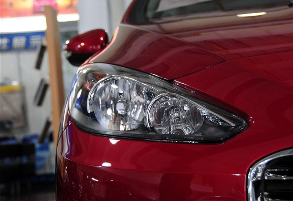 2013款标致308 2.0L自动尊尚型