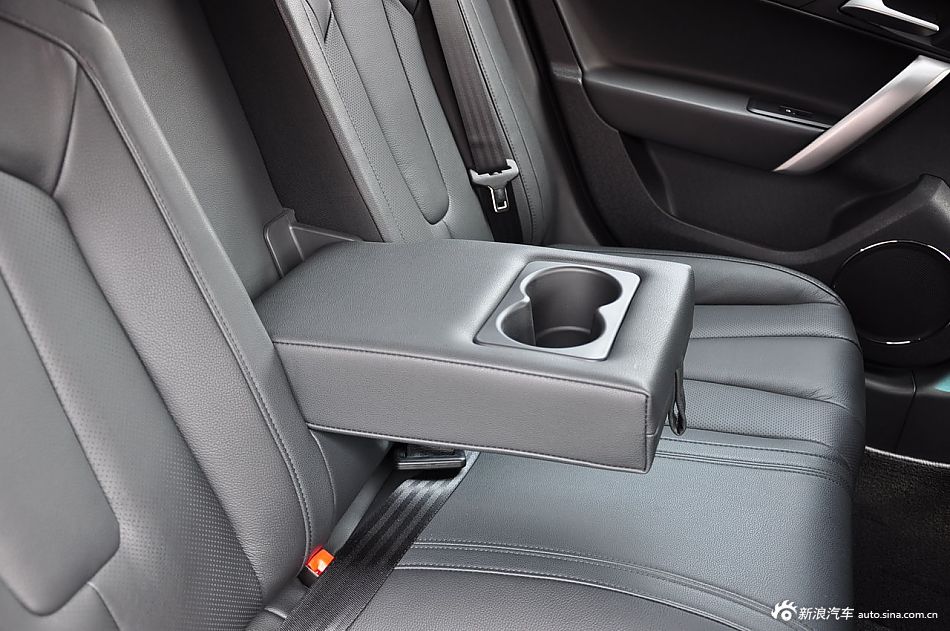 MG5静态评测内饰