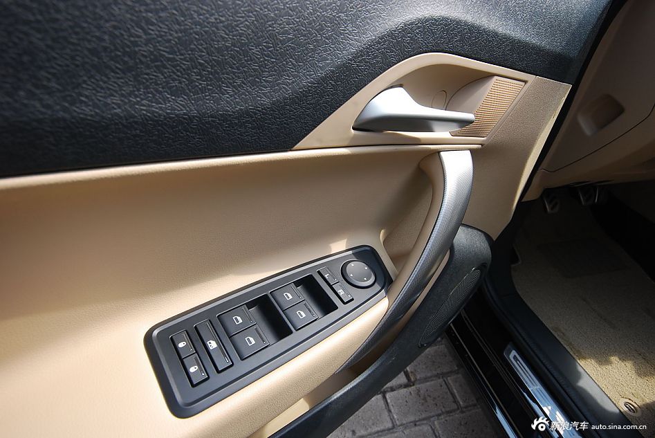 MG5静态评测内饰