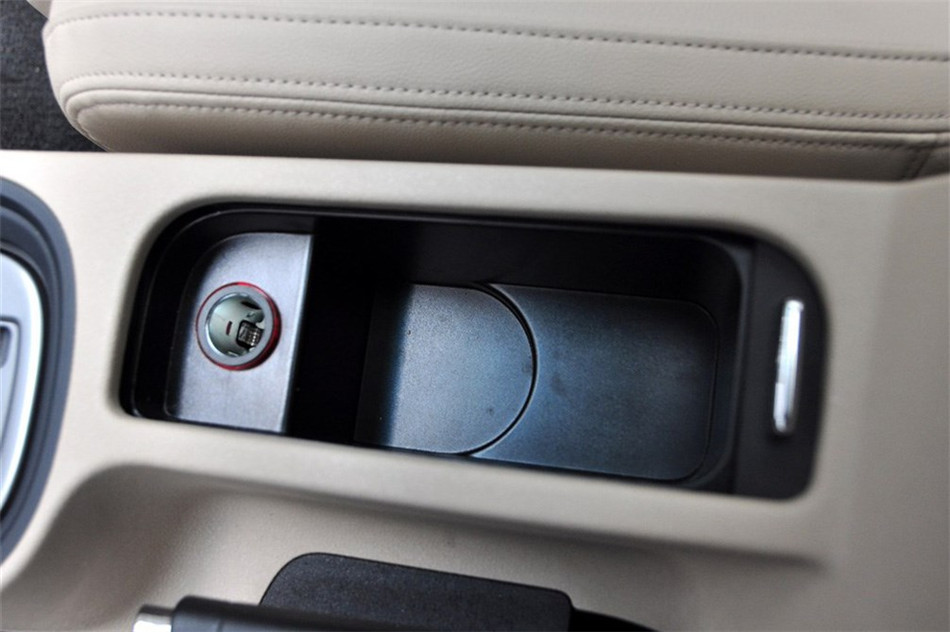 MG5 2012款 1.5L AT 领航版 空间