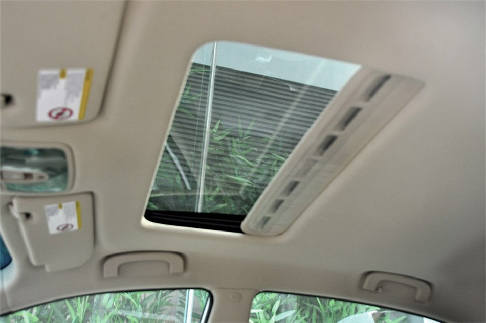 MG5 2012款 1.5L AT 领航版 空间