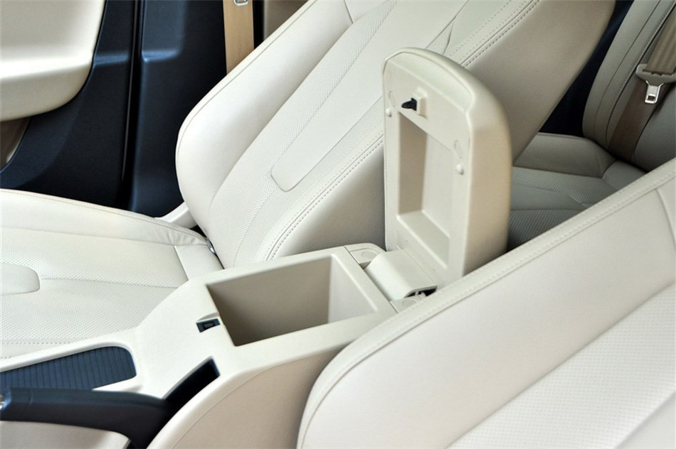 MG5 2012款 1.5L AT 领航版 空间