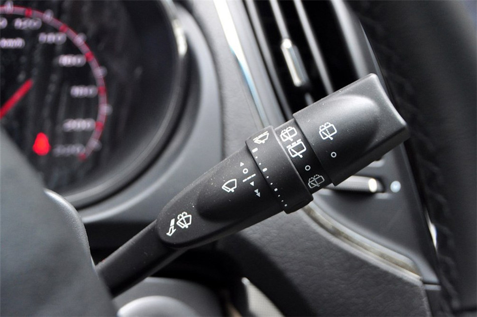 MG5 2012款 1.5L AT 领航版 内饰