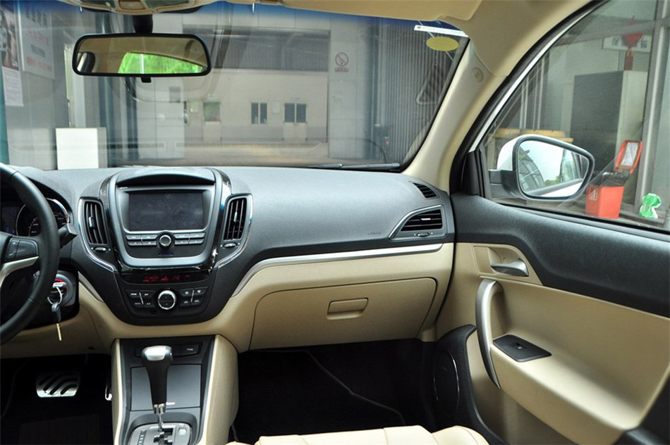 MG5 2012款 1.5L AT 领航版 内饰