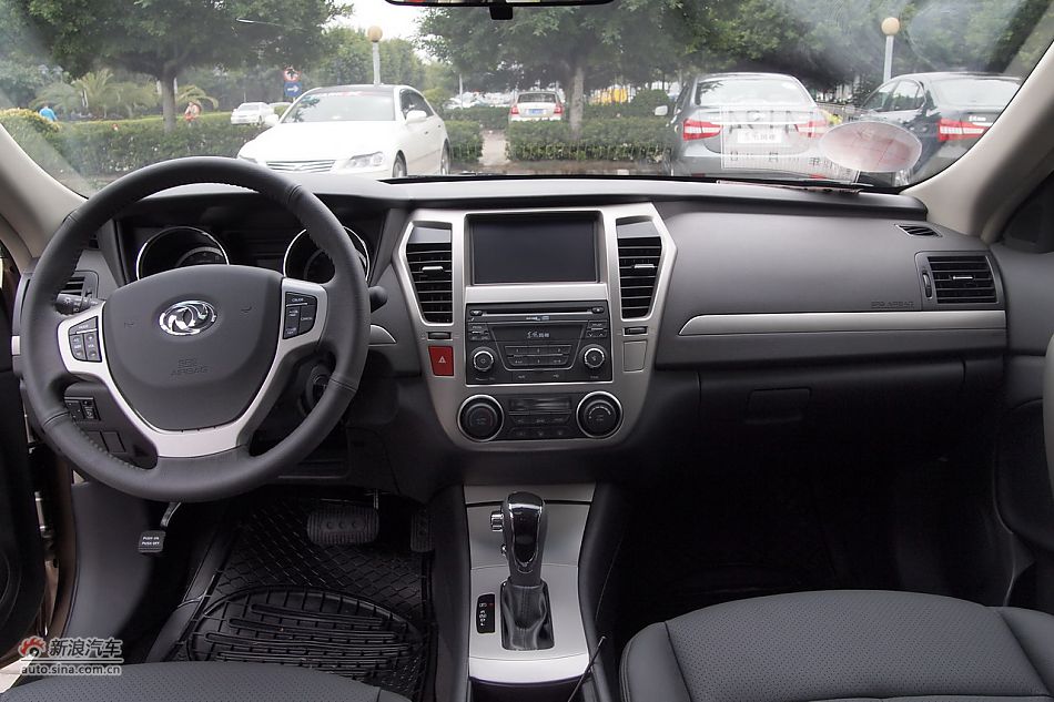 东风风神A60黑色内饰