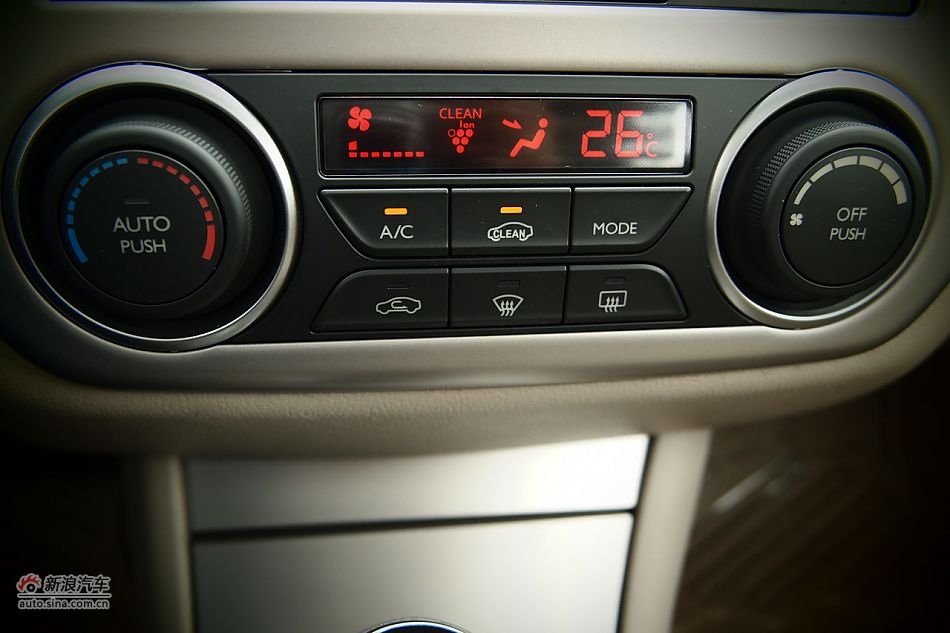 东风风神A60内饰