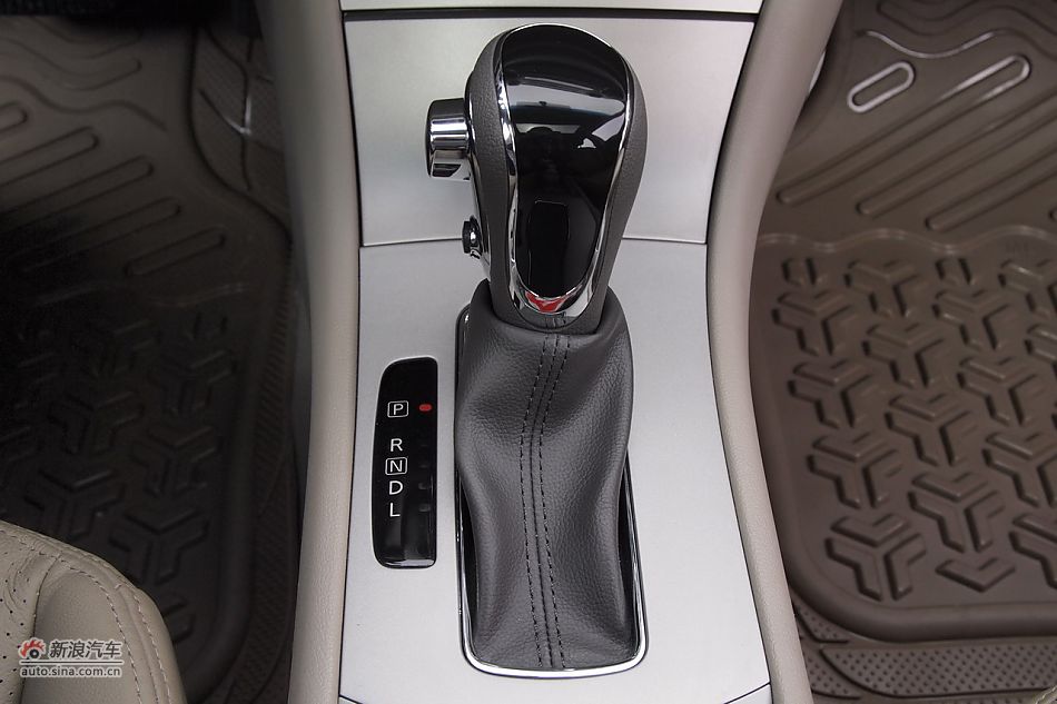 东风风神A60内饰