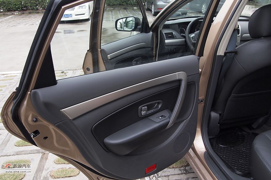 东风风神A60黑色内饰座椅