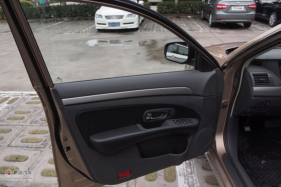 东风风神A60黑色内饰座椅