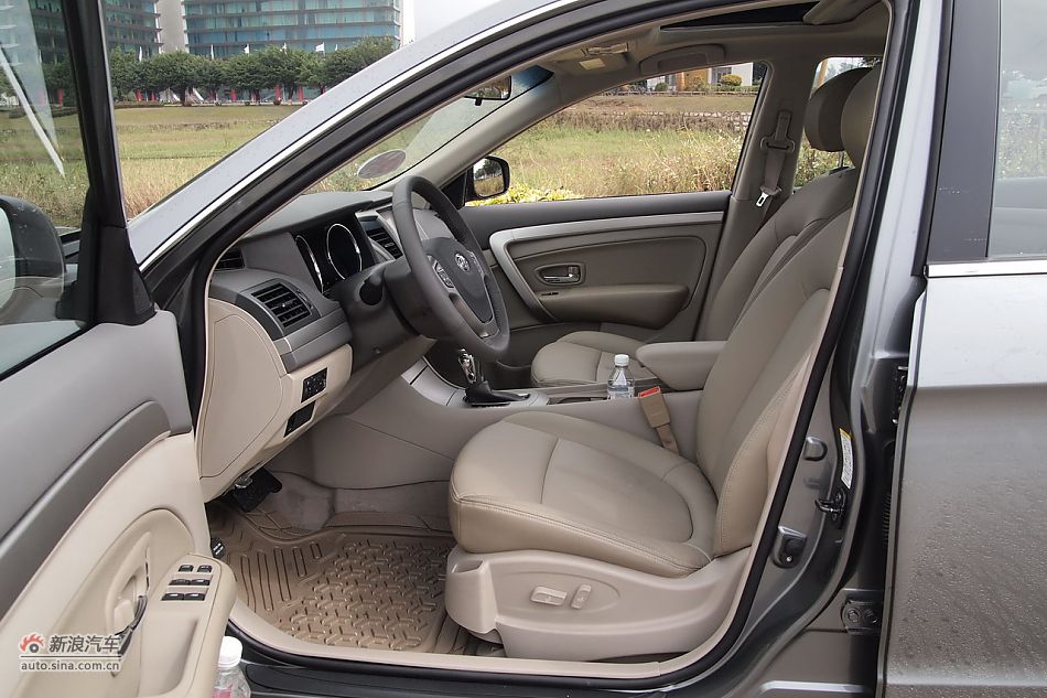 东风风神A60座椅空间