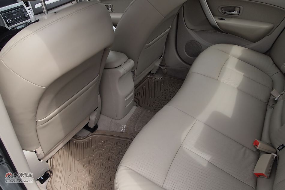 东风风神A60座椅空间