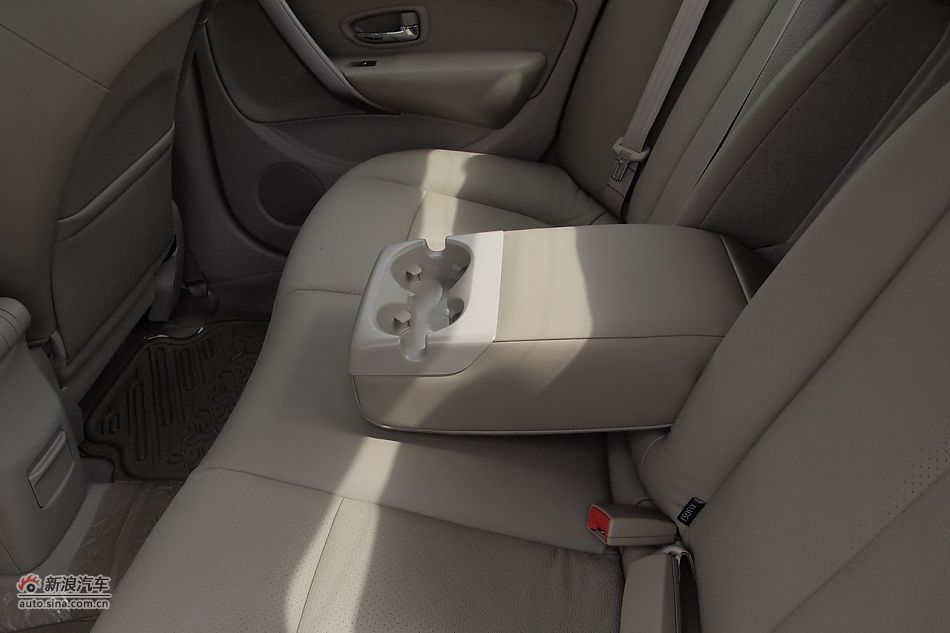 东风风神A60座椅空间