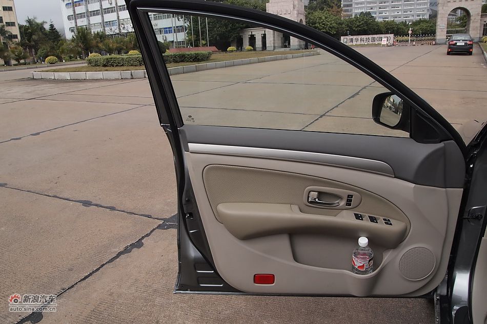 东风风神A60座椅空间