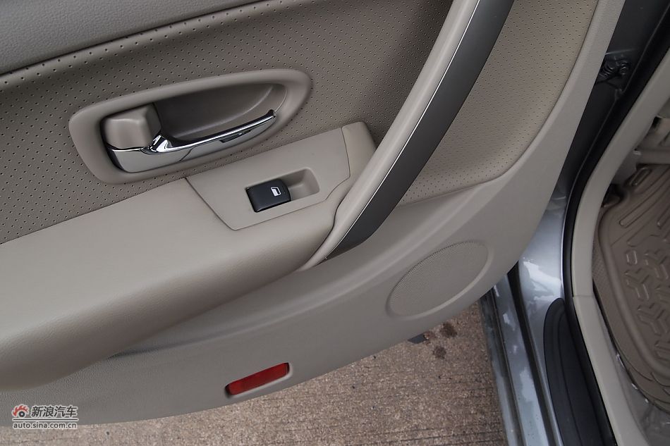 东风风神A60座椅空间