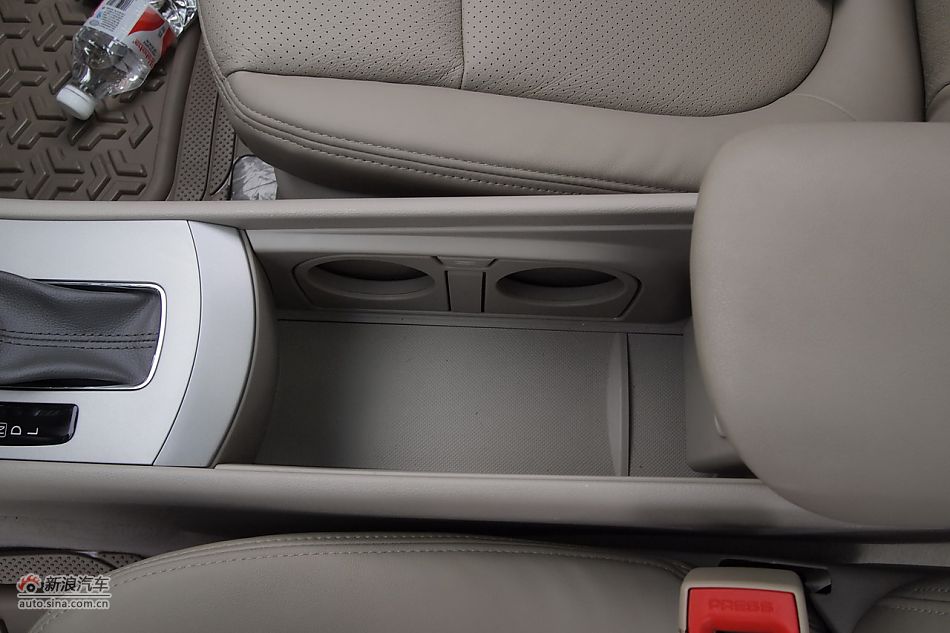 东风风神A60座椅空间